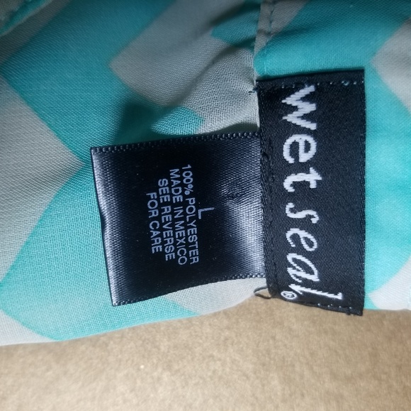 Tops - Picture 6 of 8